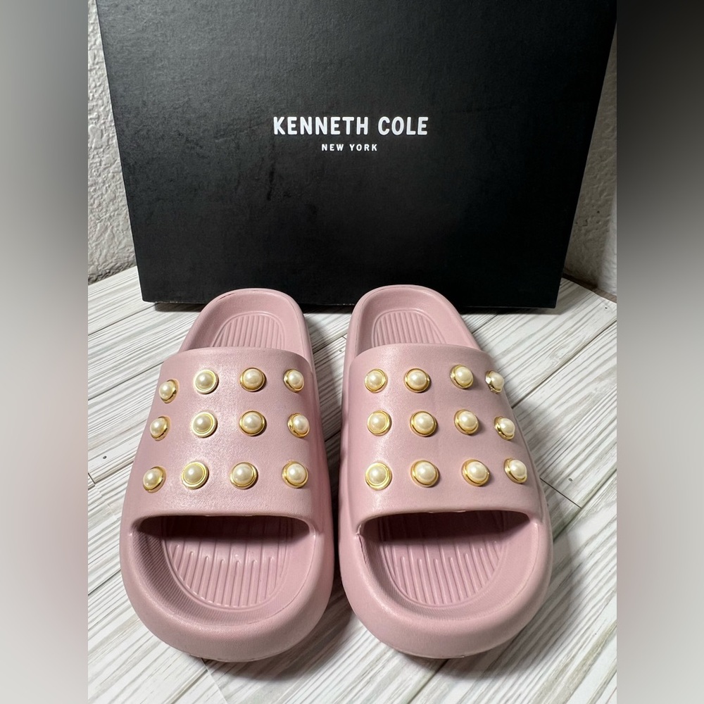 Kenneth Cole New York Women’s Mello Eva Pearl Embellished
Slide Sandals pink 7